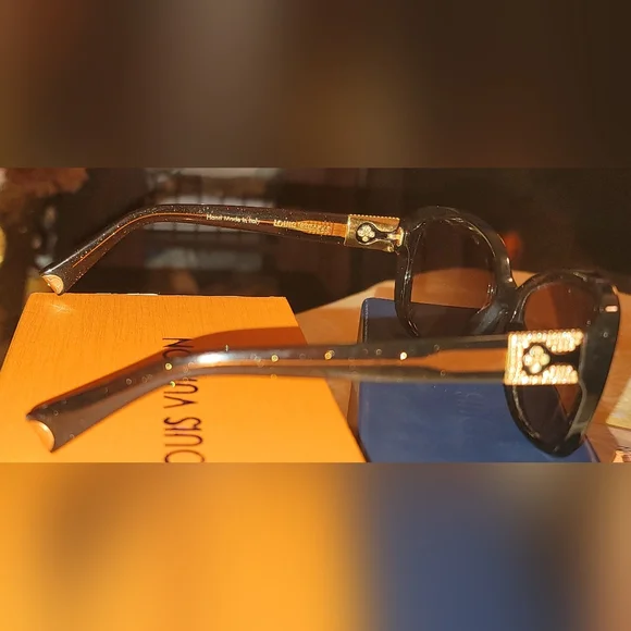 Authentic LOUIS VUITTON Brown Glitter Frame Heather Strass Sunglasses, Tortoise - Picture 6 of 16